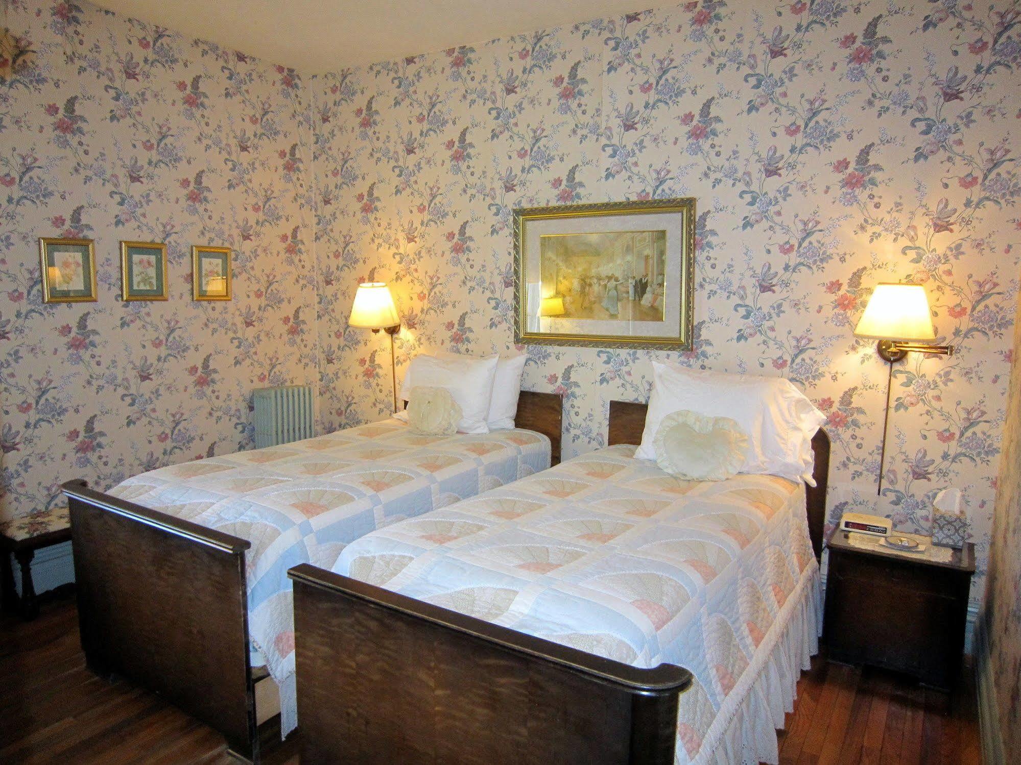 Vergennes Strong House Inn מראה חיצוני תמונה